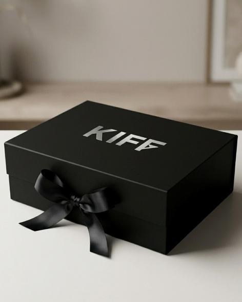 KIFF BOX aberta, produtos sobre tecido seda